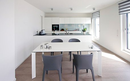 Langsdorf Küchen- und Wohnkultur in Linden | Referenzküchen Kundenküchen Design-Küche Weiß